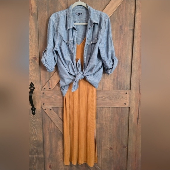 Banana Republic Dresses & Skirts - Banana Republic Ribbed Tank Midi Dress- V Cleavage Size M